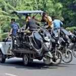 ટ્રાફિક નિયમોનો ભંગ કરવામાં ગુજરાતીઓ અવ્વલ, 11 મહિનામાં 15 લાખથી વધુ વાહનચાલકોને દંડ ફટકારવામાં આવ્યો 2 traffic