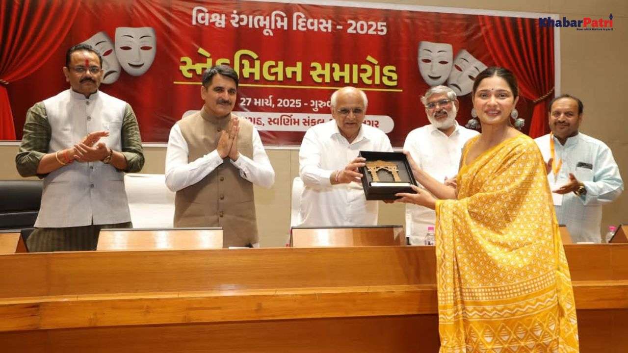 વિશ્વ રંગભૂમિ દિવસ નિમિત્તે મુખ્યમંત્રીની ઉપસ્થિતિમાં ચારસો જેટલા કલાકારોનું સ્નેહમિલન યોજવામાં આવ્યું 1 rangbhumi divas