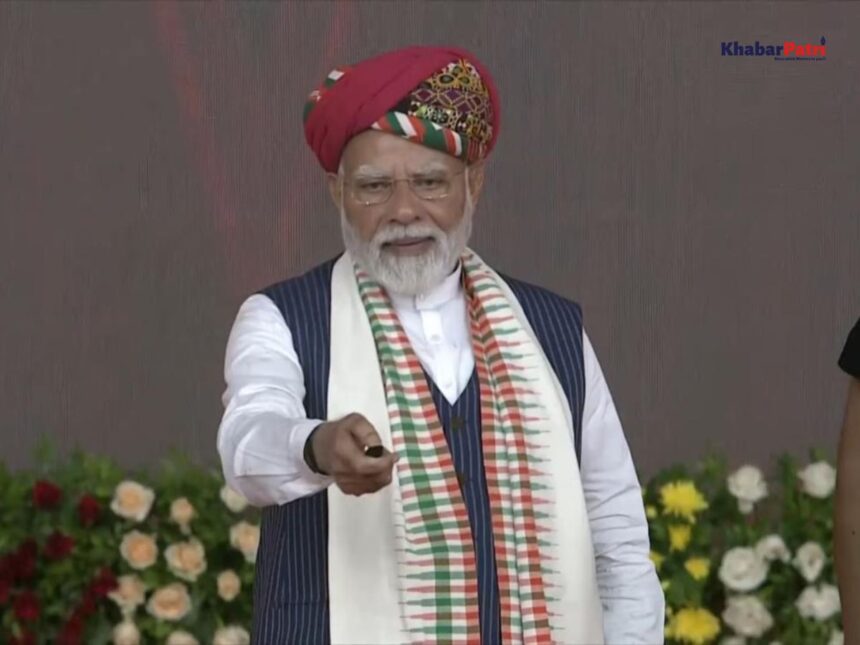 PM નરેન્દ્ર મોદીએ, કંડલામાં રૂ. 1100 કરોડથી વધુના મુખ્ય વિકાસલક્ષી પ્રોજેક્ટ્સનું ઉદ્ઘાટન અને શિલાન્યાસ કર્યું 1 PM modi 1