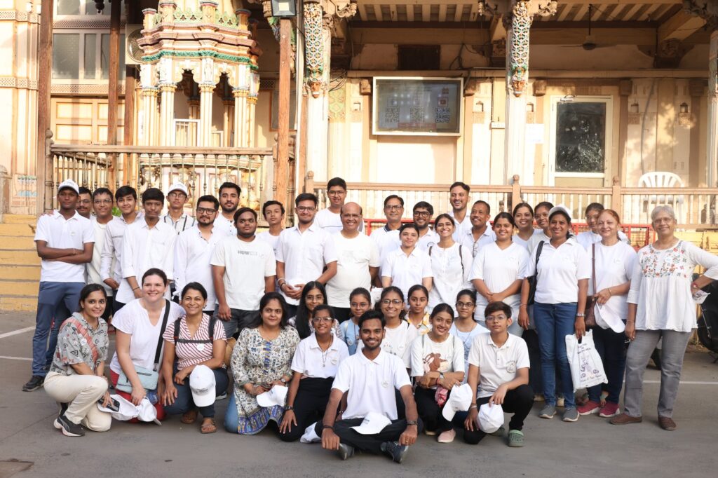 ડ્રીમ ફાઉન્ડેશન દ્વારા અમદાવાદના હેરિટેજ વોકનું સફળ આયોજન કરાયું 6 WhatsApp Image 2025 05 26 at 12.38.08 2