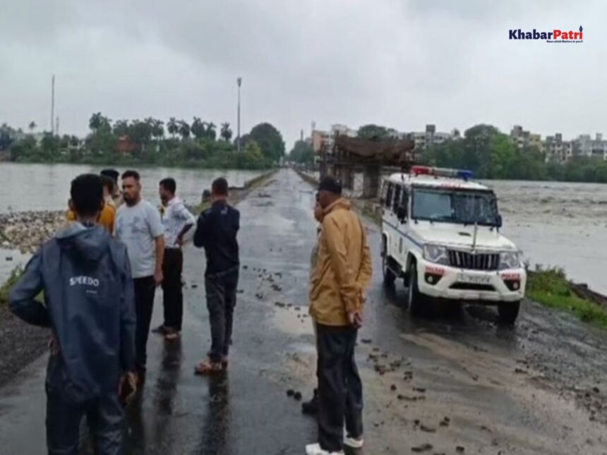 દક્ષિણ ગુજરાતમાં બારે મેઘ ખાંગા, ઓરંગા નદીમાં ઘોડા પૂર આવતા 40 ગામનો સંપર્ક કપાયો, નેશનલ હાઇવે 48 પર પાણી ભરાયા 1 Rain 1