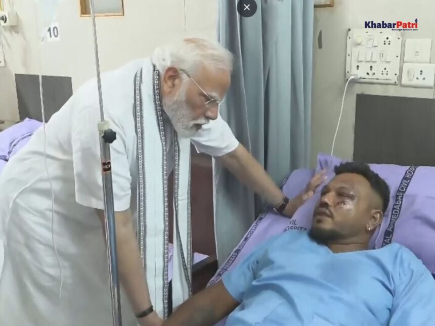 "મારી સામે બે એર હોસ્ટેસ સળગી રહી હતી," પ્લને ક્રેશમાં બચેલા રમેશ વિશ્વાસે જણાવી આપવીતી 1 ahmedabad plane crash 1