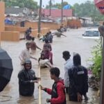 મહુવાના તલગાજરડા ગામ નજીક પાણીમાં ફસાયેલા 38 વિદ્યાર્થીઓને સલામત રીતે બચાવી લેવાયા 2 bhavnagar