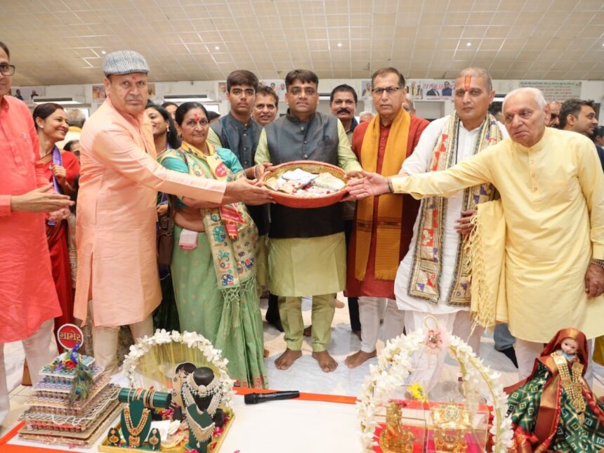 વિશ્વ ઉમિયાધામ ખાતે 4000 ભક્તોએ ભોજન પ્રસાદ અને 11,000 ભક્તોએ દર્શનનો લાભ લીધો 1 vishva umiyadham