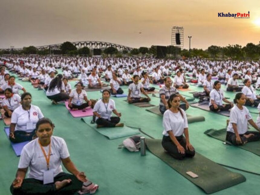11માં વિશ્વ યોગ દિવસની ઉજવણીમાં અમદાવાદ જિલ્લામાં અંદાજે સવા ત્રણ લાખ લોકો યોગ કરશે 1 yoga 1