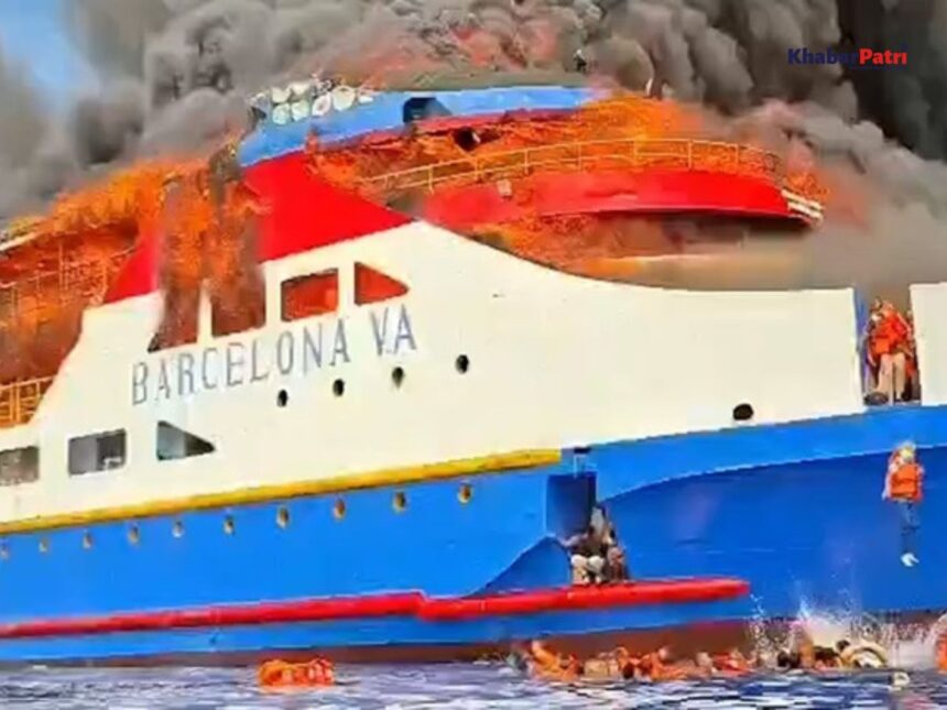 ૩૦૦ લોકોથી ભરેલી ઇન્ડોનેશિયન પેસેન્જર જહાજમાં લાગી ભયંકર આગ, લોકો જીવ બચાવવા દરિયામાં છલાંગ કૂદ્યા 1 Ship fire
