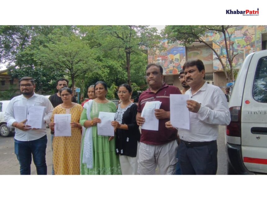 અમદાવાદમાં રિ-ડેવલોપમેન્ટના નામે 300 કરોડનું કૌભાંડ, 4 પરિવારો ભાડાના મકાનમાં રહેવા મજબૂર 1 ahmedabad