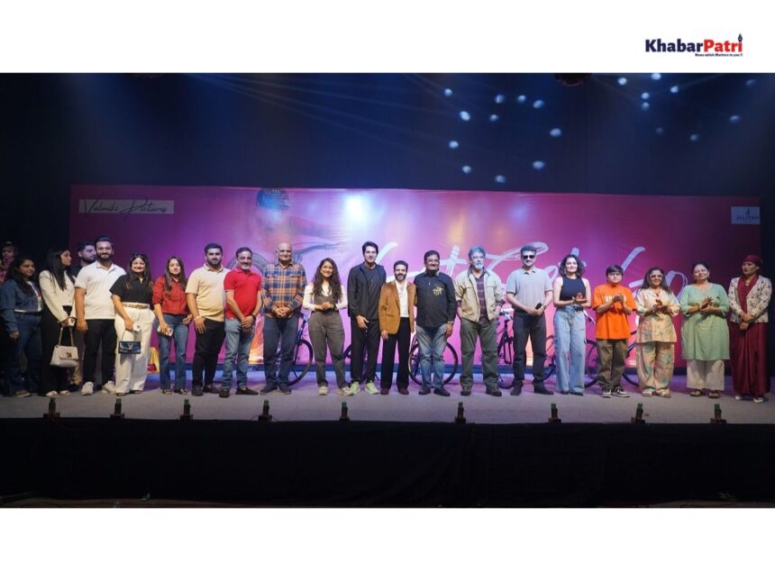 ગુજરાતી ફિલ્મ ‘ગેટ સેટ ગો’માં જોવા મળશે સાઇકલિંગથી ભરેલ ઍક્શન અને ભાવનાની જંગ, સાયકલિંગ સ્ટન્ટ્સ સાથે કરાયું મૂર્હત 1 get set go