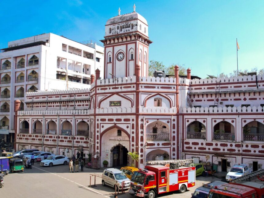 હવે રસ્તા પર AIની વોચ: ખાડા, પાણીના ભરાવા કે ટ્રાફિક મુદ્દે તરત તંત્રને આપશે માહિતી, ગુજરાતના આ જિલ્લાનું ડિજિટલ પગલું 1 surat