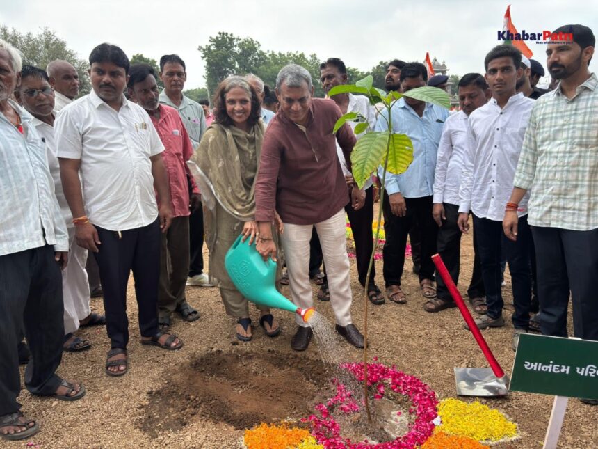 ' એક વૃક્ષ મા કે નામ ૨.૦' અંતર્ગત આનંદમ્ પરિવારે ૨ લાખ ૧૧ હજાર વૃક્ષ વાવવાનો સંકલ્પ શરૂ કર્યો 1 tree