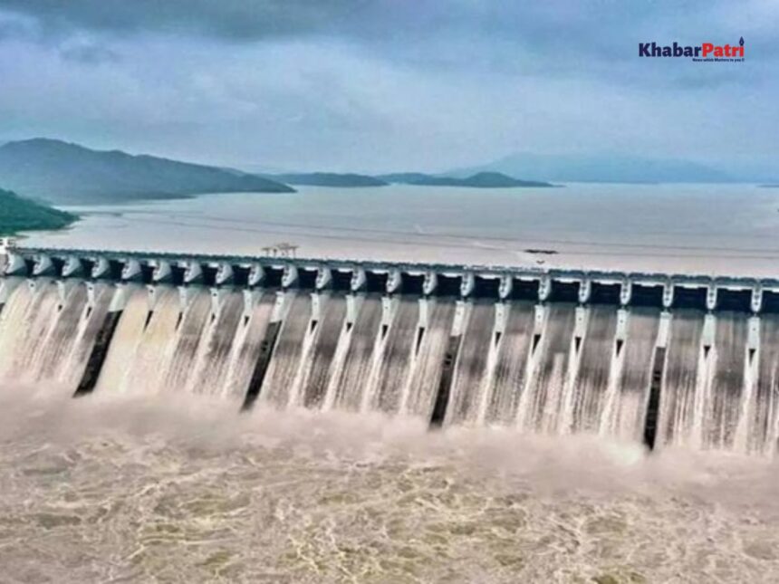 સરદાર સરોવર નર્મદા ડેમ ફરી એકવાર છલકાવાને આરે, ડેમની સપાટી ૧૩૫.૬૫ મીટરે પહોંચી 1 Narmada dam