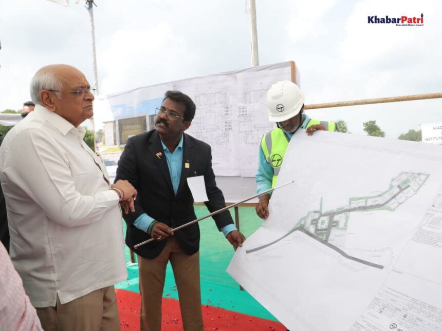 CM ભૂપેન્દ્ર પટેલે વડનગરમાં નિર્માણ થઈ રહેલા કન્સ્ટ્રક્શન સ્કીલ્સ ટ્રેનિંગ ઈન્સ્ટીટ્યુટની કામગીરીનું સ્થળ નિરીક્ષણ કર્યુ 1 bhupendra patel
