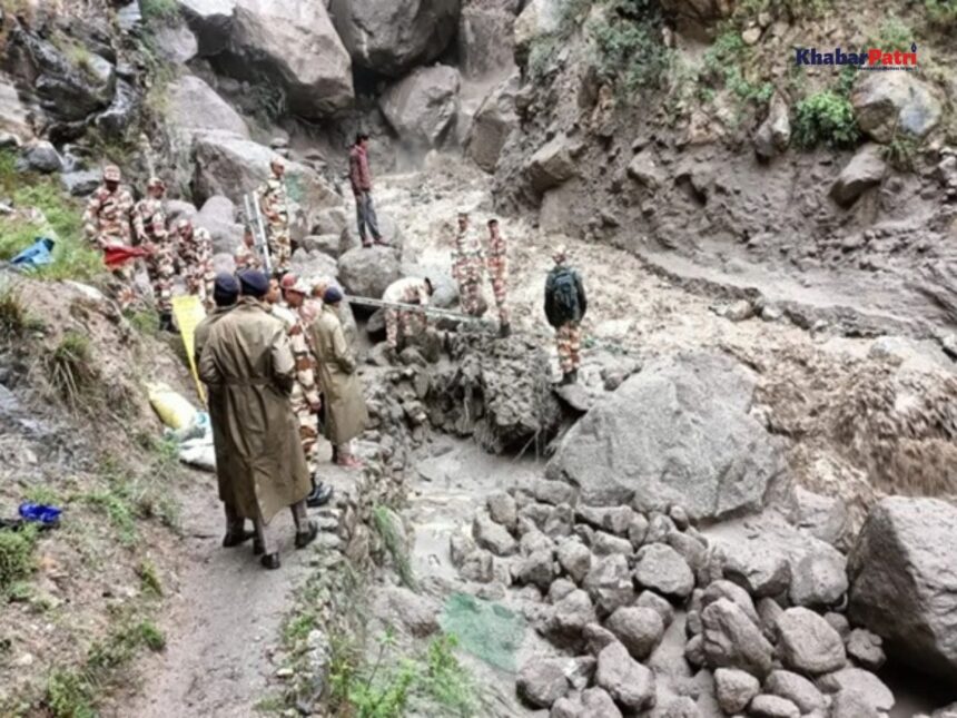 હિમાચલ પ્રદેશમાં પૂર: કિન્નૌર કૈલાશ યાત્રા રૂટ પર ૪૦૦ થી વધુ યાત્રાળુઓનું દિલધડક રેસ્ક્યુ 1 flood