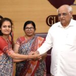 એક રાખી દેશ કે જવાનો કે નામ, આંગણવાડીની બહેનોએ સાડા ત્રણ લાખથી વધુ રાખડીઓ જવાનો માટે મોકલી 3 rakhi