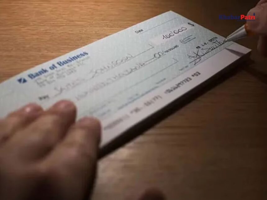 ચેકના પાછળ સહી કરવી કેમ જરૂરી છે? 90 ટકા લોકો નહીં જાણતા હોય સાચું કારણ 1 check