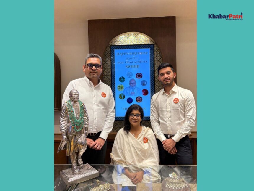 ભાઈ-બહેનની જોડીએ PM મોદીના સન્માનમાં ગીત રજૂ કર્યું, આ સોંગમાં PM મોદીને નવગ્રહ ગુણોના મૂર્ત સ્વરૂપ તરીકે દર્શાવવામાં આવ્યા 1 modi 2