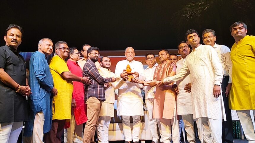 સમસ્ત ગુજરાત પ્રજાપતિ યુવક મંડળ દ્વારા રાસ ગરબા મહોત્સવ- ૨૦૨૫માં ભાજપ પ્રદેશ પ્રમુખ જગદીશભાઈ વિશ્વકર્માની ખાસ ઉપસ્થિતિ 3 WhatsApp Image 2025 10 06 at 4.18.03 PM