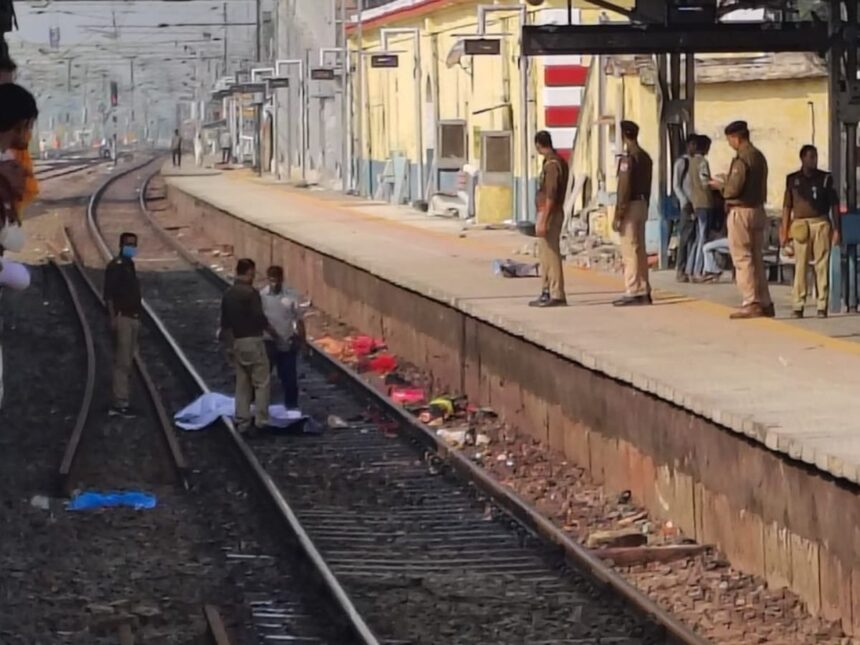 ઉત્તર પ્રદેશ: મિર્ઝાપુરના ચુનાર રેલવે સ્ટેશન પર સર્જાઈ મોટી દુર્ઘટના, પાટા ઓળંગતી વખતે 4 મસાફરો અડફેટે ચડ્યાં 1 accident