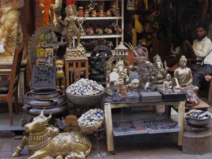 અહીં આવેલું ભારતનું સૌથી મોટું ચોર બજાર, અડધા ભાવે મળે છે બ્રાન્ડેડ વસ્તુઓ! રોજ થાય છે 15 થી 20 કરોડનો બિઝનેસ 1 chorbajar