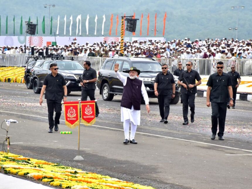 PM મોદીની ઉપસ્થિતિમાં એકતાનગર ખાતે રાષ્ટ્રીય એકતા દિવસની શાનદાર ઉજવણી 1 pm modi 1