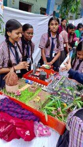 વિદ્યાર્થીઓમાં છુપાયેલી શક્તિઓને બહાર લાવવા માટે રઘુનાથ વિદ્યાલય દ્વારા એજ્યુફેસ્ટ 2025નું આયોજન કરાયુ 4 WhatsApp Image 2025 12 16 at 3.50.29 PM