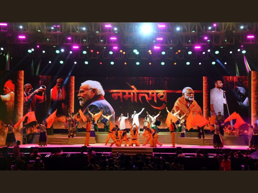 અમદાવાદમાં 150 કલાકારો દ્વારા પીએમ નરેન્દ્રભાઈ મોદીના જીવનચરિત્ર આધારિત નમોત્સવ દ્વારા પ્રેરણાદાયક રીતે રજૂ કરવામાં આવી 1 namotsav