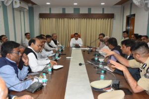 સોમનાથ મહાદેવના શરણે નાયબ મુખ્યમંત્રી હર્ષ સંઘવી, મહાદેવના કર્યા દર્શન 9 WhatsApp Image 2026 01 06 at 11.30.01 AM