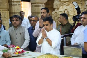 સોમનાથ મહાદેવના શરણે નાયબ મુખ્યમંત્રી હર્ષ સંઘવી, મહાદેવના કર્યા દર્શન 10 WhatsApp Image 2026 01 06 at 11.30.04 AM