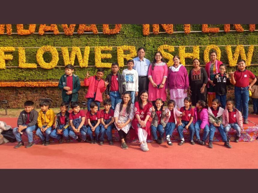 નવરંગ ઇંગ્લિશ મીડિયમ પ્રી-સ્કૂલના બાળકોએ ફ્લાવર શોની મુલાકાત લીધી 1 flower show 1