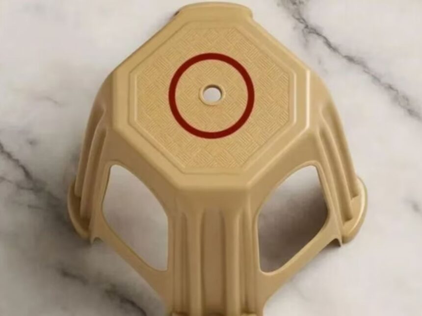 જાણવા જેવુ: પ્લાસ્ટિકના સ્ટૂલની વચ્ચે નાનાકડા કાણાનો ઉપયોગ શું છે? 99% લોકો નહીં જાણતા હોય 1 stool