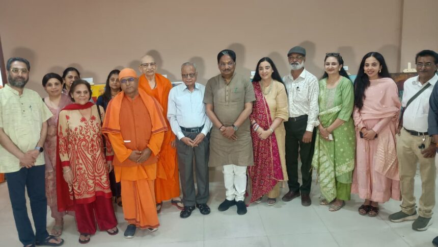 સાંઈ આર્ટ સ્ટુડિઓઝની સ્થાપિકા ગુરુ શ્રીમતી મીનુ શુક્લ ભારતીય પ્રાચીન કળાઓને વૈશ્વિક મંચ પર પહોંચાડતા અગ્રણી ચિત્રકાર 5 Meenu shukla 1