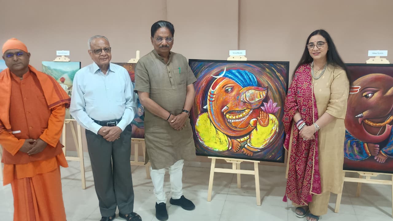 સાંઈ આર્ટ સ્ટુડિઓઝની સ્થાપિકા ગુરુ શ્રીમતી મીનુ શુક્લ ભારતીય પ્રાચીન કળાઓને વૈશ્વિક મંચ પર પહોંચાડતા અગ્રણી ચિત્રકાર 7 WhatsApp Image 2026 03 02 at 15.21.01