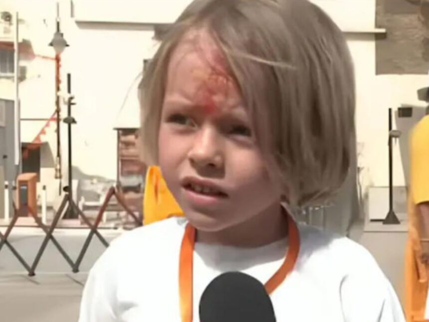 VIDEO: જર્મનીથી છોકરી અયોધ્યા પહોંચી, કાલીઘેલી ભાષામાં ભગવાન રામ વિશે શું કહ્યું સાંભળો 1 viral girl